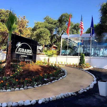 Grand Boutique Hotel *